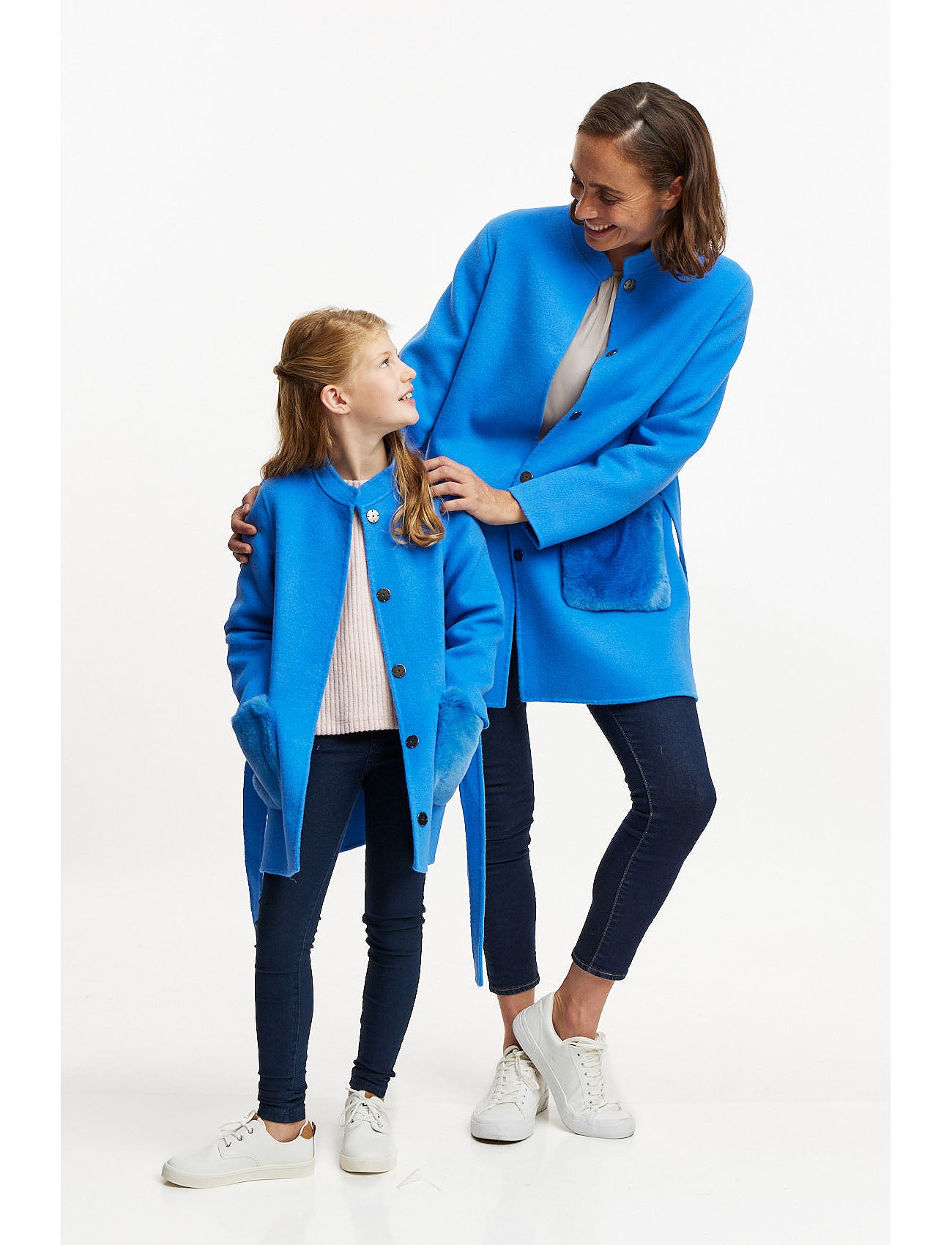 Wolljacke mit aufgesetzten Felltaschen - blau